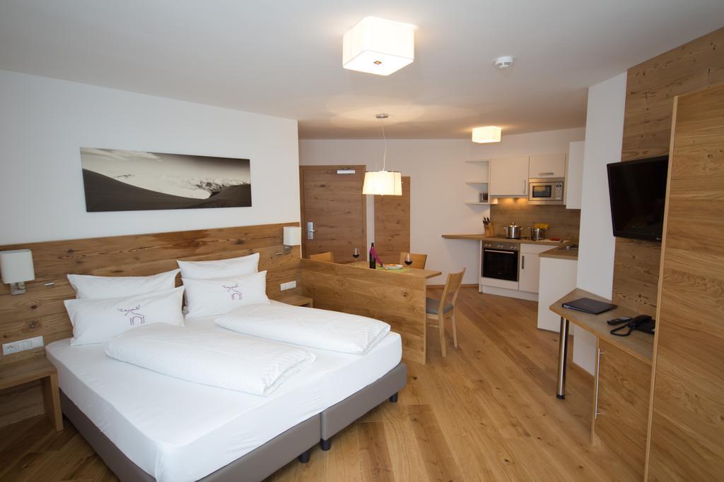 Berglife Appartements Serfaus Room photo