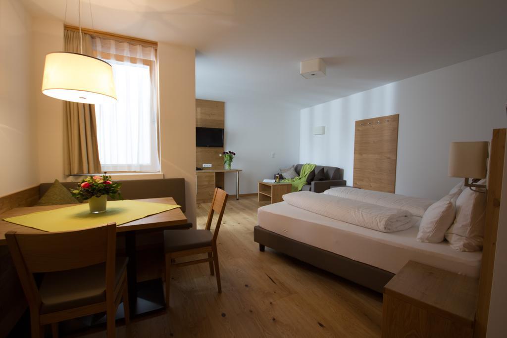 Berglife Appartements Serfaus Room photo