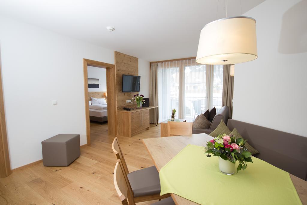 Berglife Appartements Serfaus Room photo